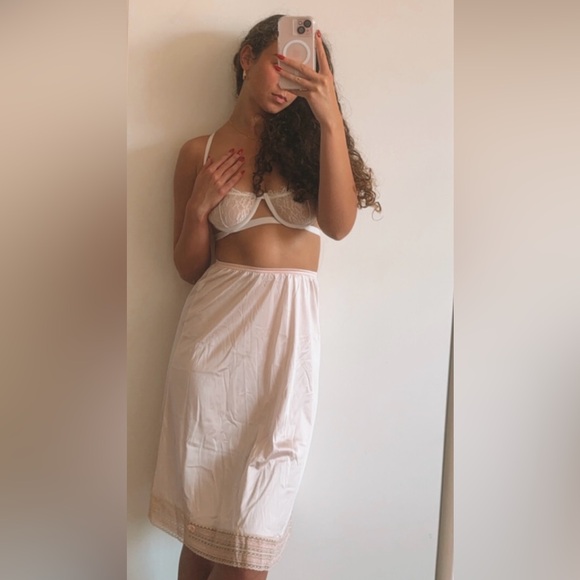 Vanity Fair Dresses & Skirts - Vintage 80s Vanity Fair Embroidered Hem Coquette Pink Rosette Slip Skirt